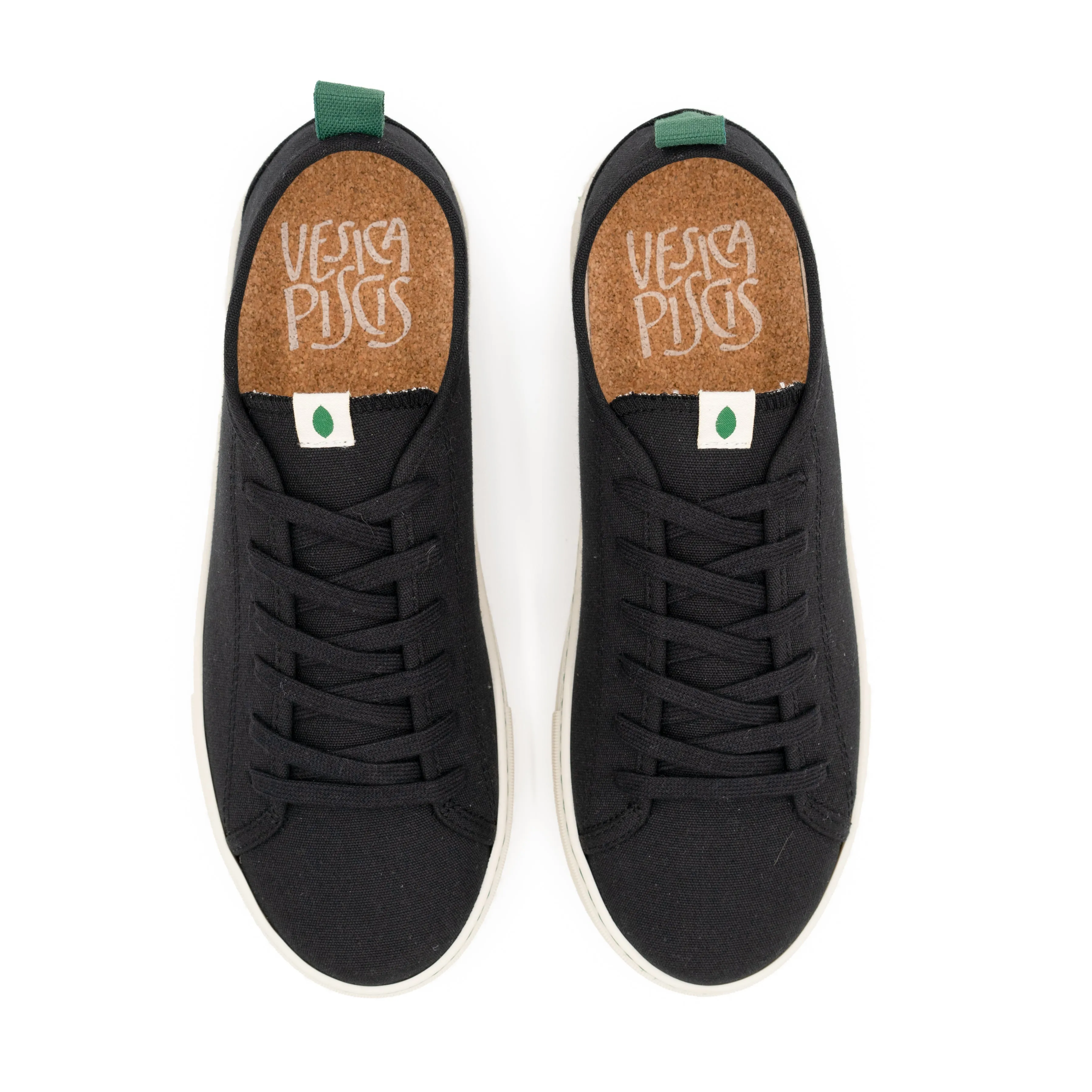 Vegan sneaker Black NIK009