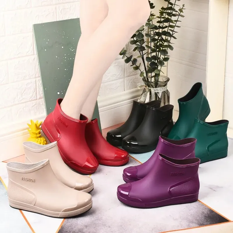 Women's Rain Boots Short Tube Non-slip Water Boots Warm Overshoes Comfortable Boots - WRB50133